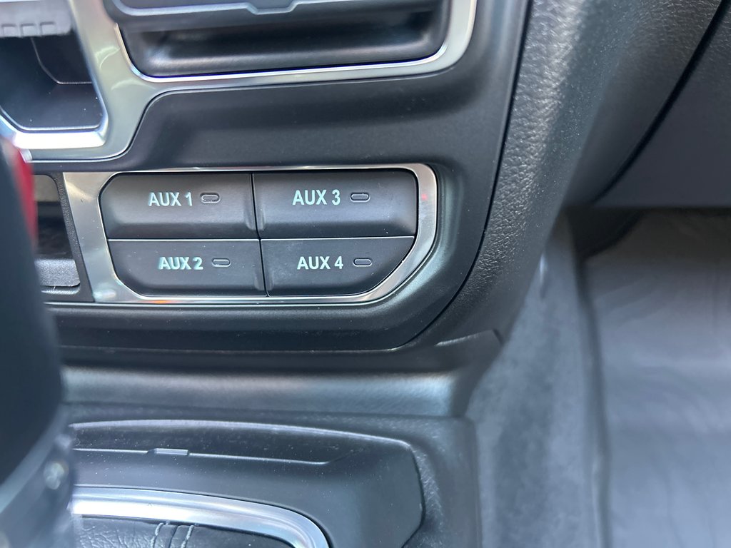 Jeep WRANGLER 4-Door SAHARA 2025 à Paspébiac, Québec - 24 - w1024h768px