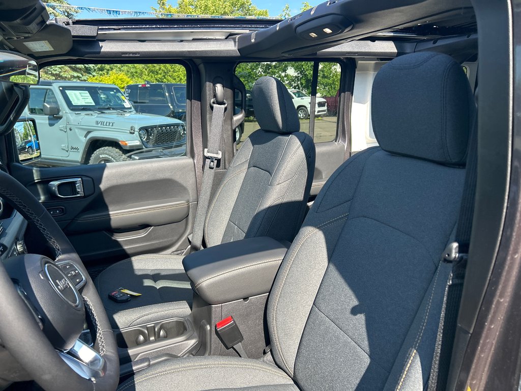 Jeep WRANGLER 4-Door SAHARA 2025 à Paspébiac, Québec - 13 - w1024h768px