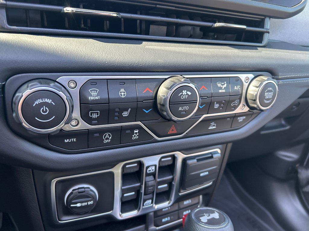 Jeep WRANGLER 4-Door SAHARA 2025 à Paspébiac, Québec - 18 - w1024h768px