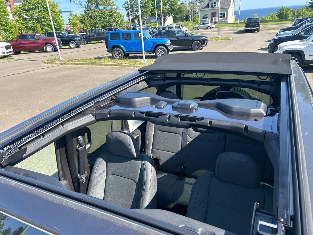 Jeep WRANGLER 4-Door SAHARA 2025 à Paspébiac, Québec - 9 - w1024h768px