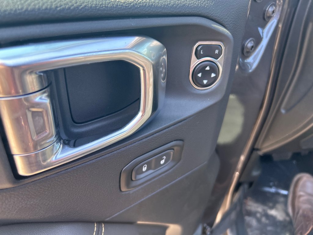 Jeep WRANGLER 4-Door SAHARA 2025 à Paspébiac, Québec - 14 - w1024h768px