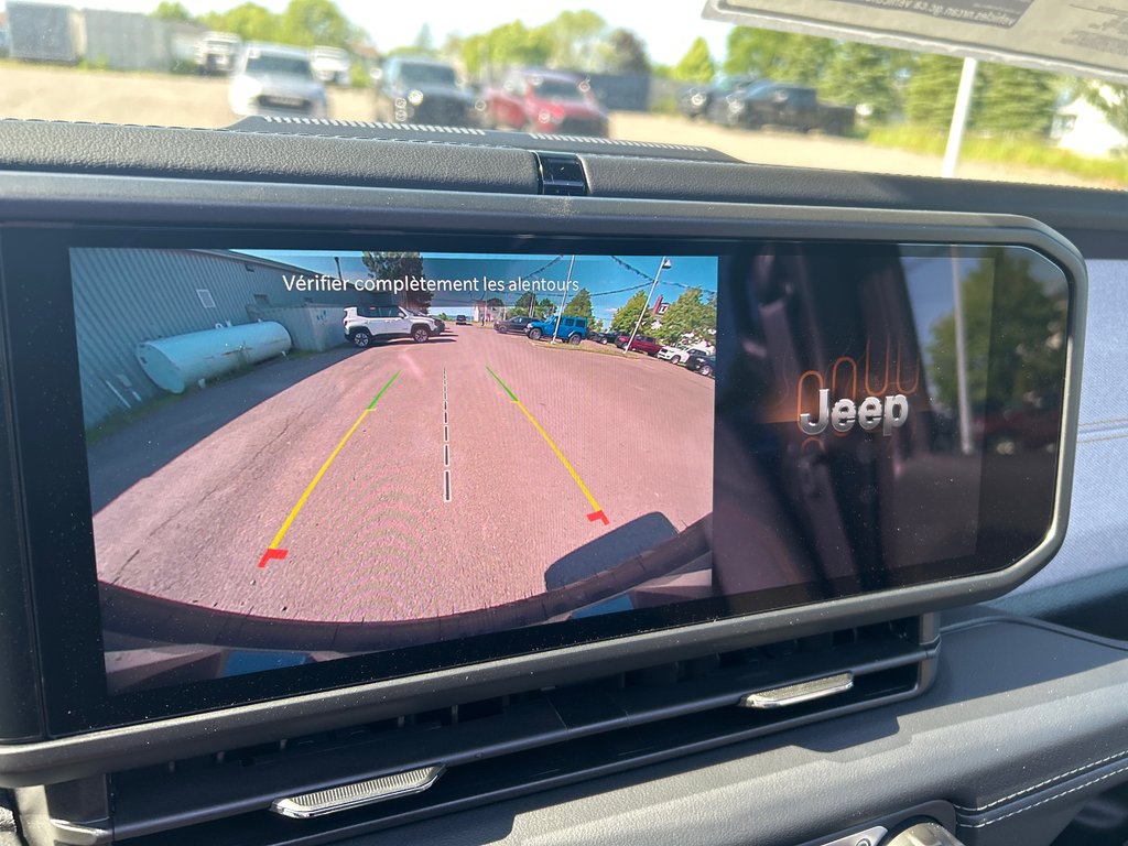 Jeep WRANGLER 4-Door SAHARA 2025 à Paspébiac, Québec - 15 - w1024h768px