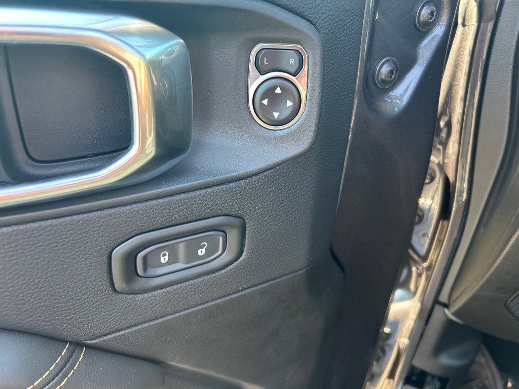 Jeep WRANGLER 4-Door SAHARA 2025 à Paspébiac, Québec - 23 - w1024h768px