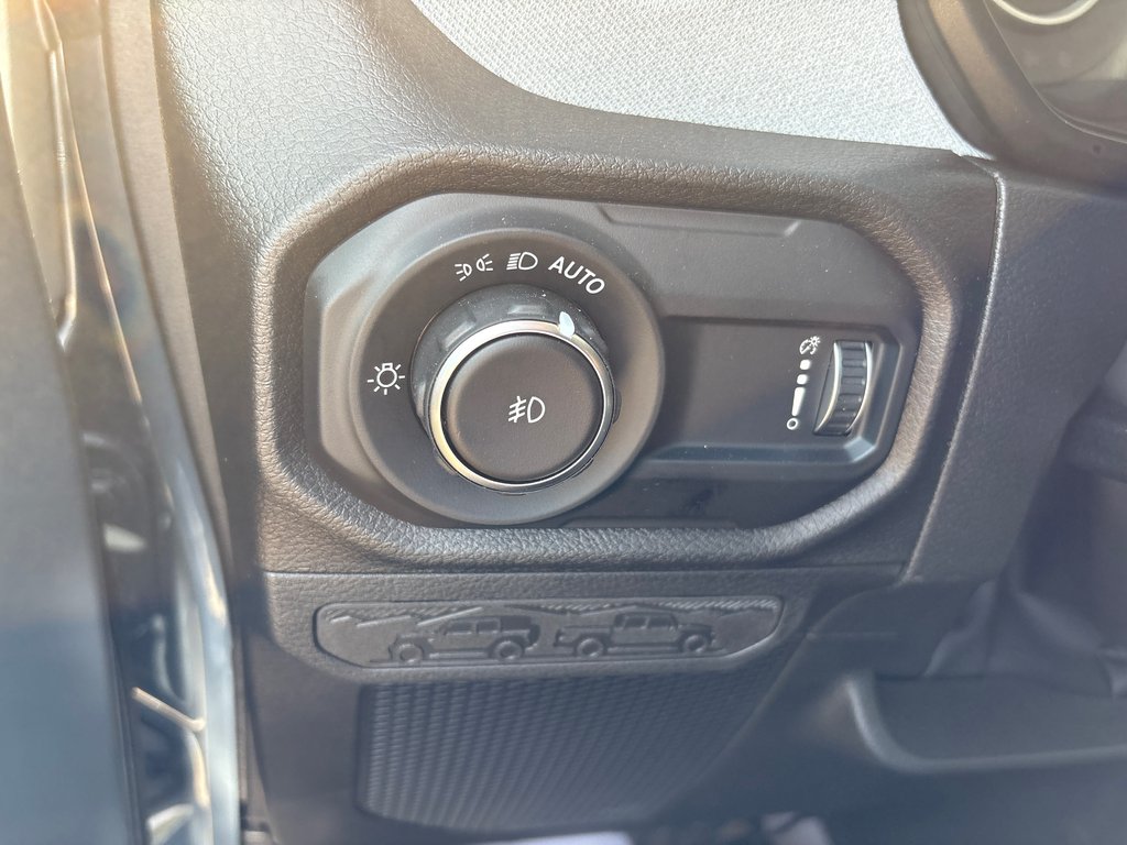 2025 Jeep WRANGLER 4-Door SPORT in Paspébiac, Quebec - 18 - w1024h768px