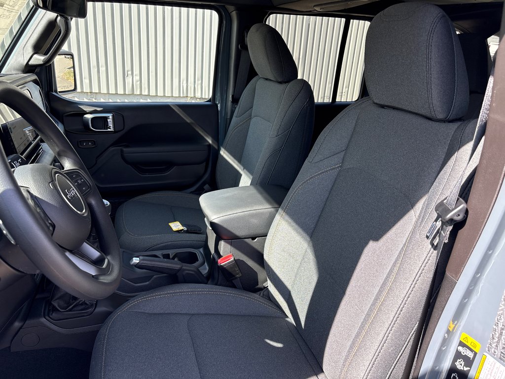 2025 Jeep WRANGLER 4-Door SPORT in Paspébiac, Quebec - 11 - w1024h768px