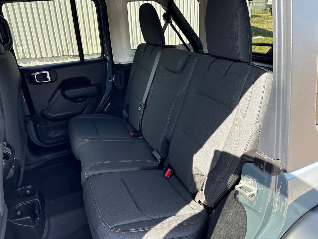 2025 Jeep WRANGLER 4-Door SPORT in Paspébiac, Quebec - 9 - w1024h768px