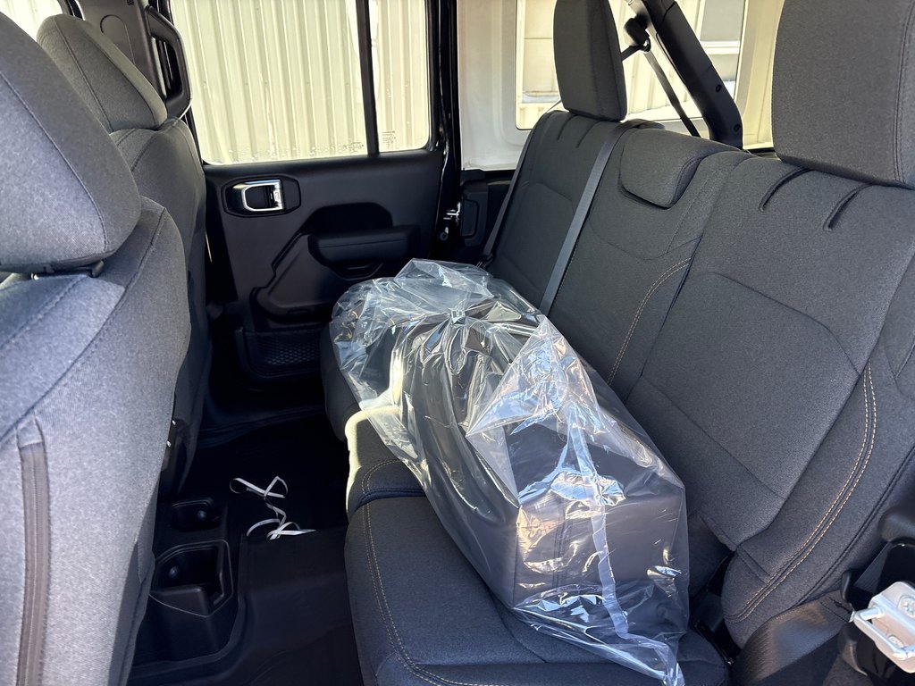 Jeep Wrangler 4-Door WILLYS 2026 à Paspébiac, Québec - 10 - w1024h768px