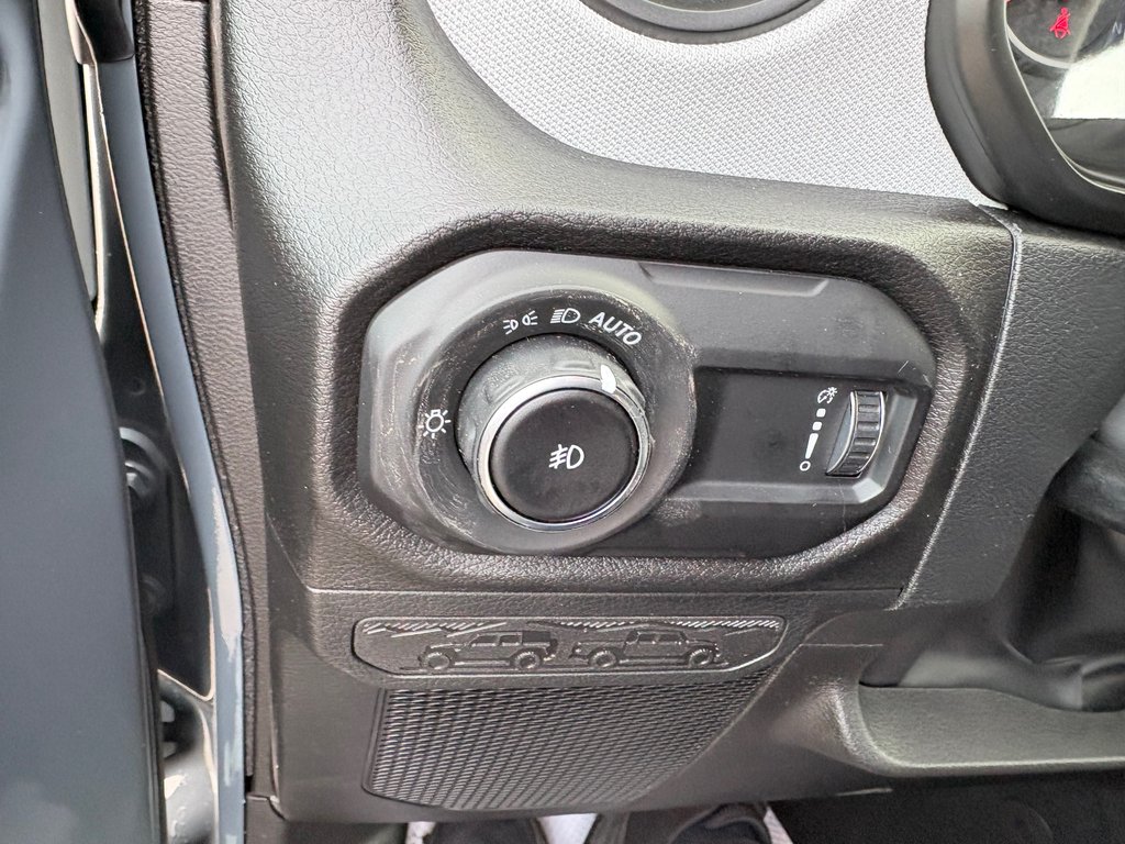 Jeep Wrangler 4-Door WILLYS 2026 à Paspébiac, Québec - 18 - w1024h768px