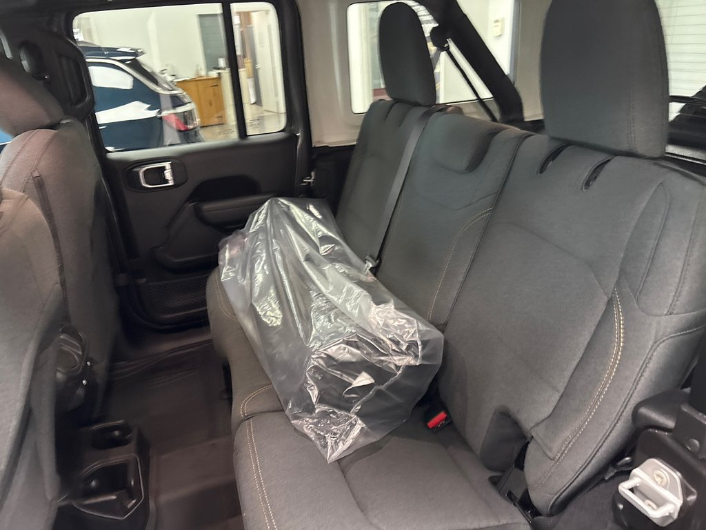 Jeep Wrangler 4-Door WILLYS 2026 à Paspébiac, Québec - 9 - w1024h768px