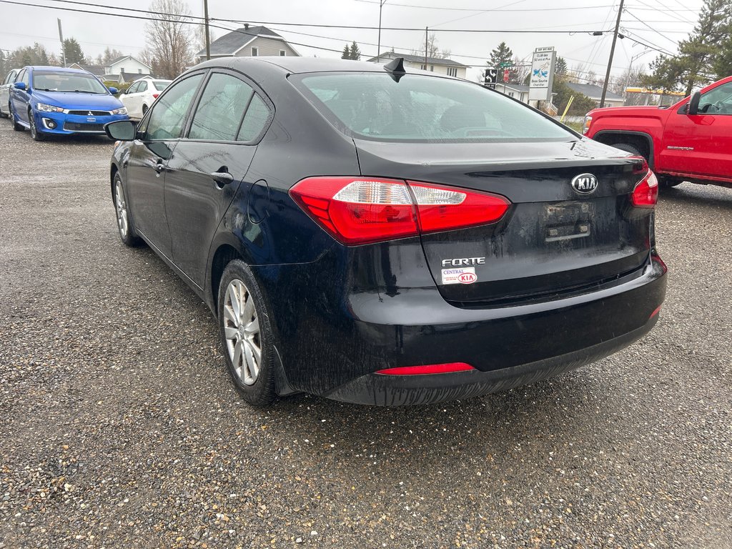 Kia Forte LX 2015 à Paspébiac, Québec - 4 - w1024h768px