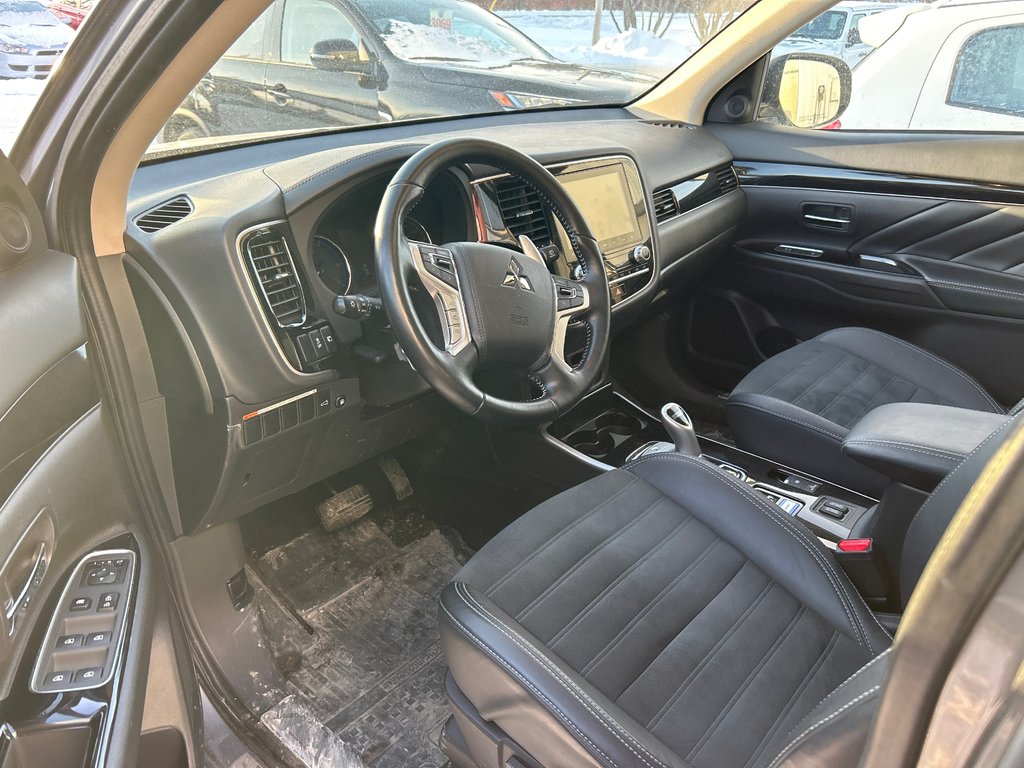 2022 Mitsubishi OUTLANDER PHEV LE in Paspébiac, Quebec - 2 - w1024h768px