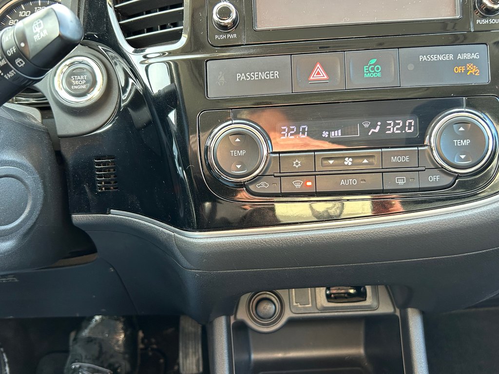 2016 Mitsubishi Outlander SE in Paspébiac, Quebec - 17 - w1024h768px