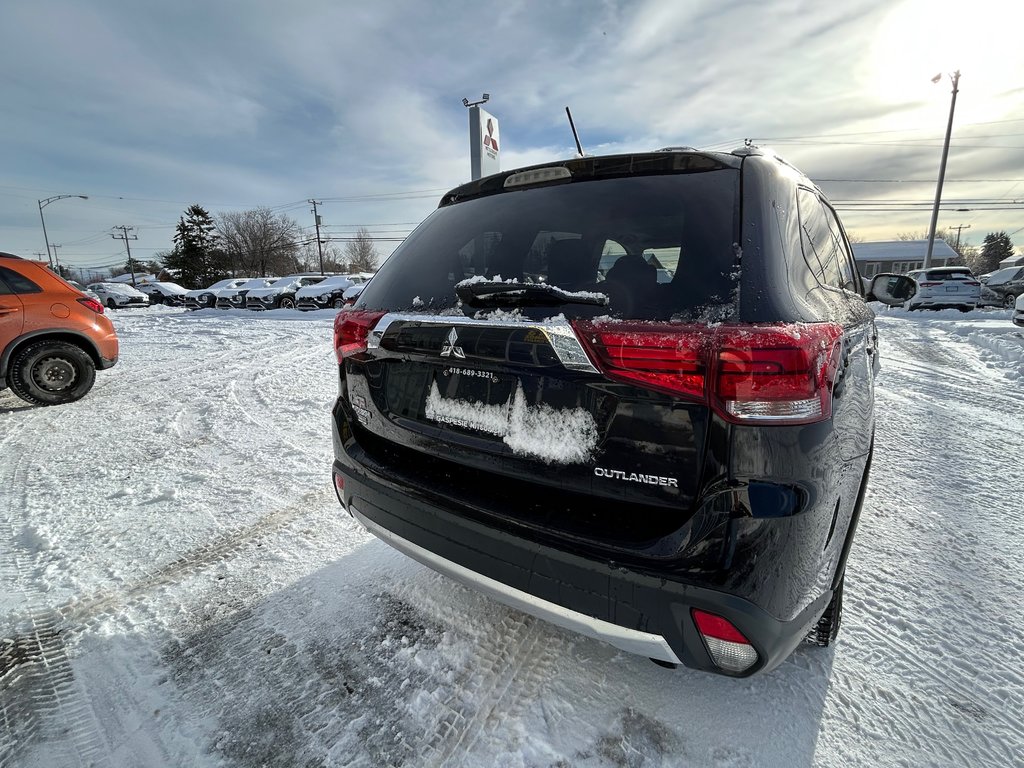 2016 Mitsubishi Outlander SE in Paspébiac, Quebec - 3 - w1024h768px