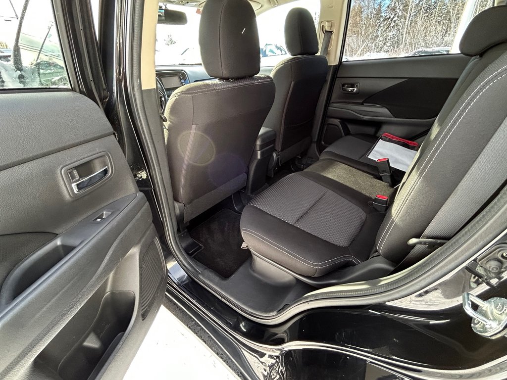 2016 Mitsubishi Outlander SE in Paspébiac, Quebec - 6 - w1024h768px