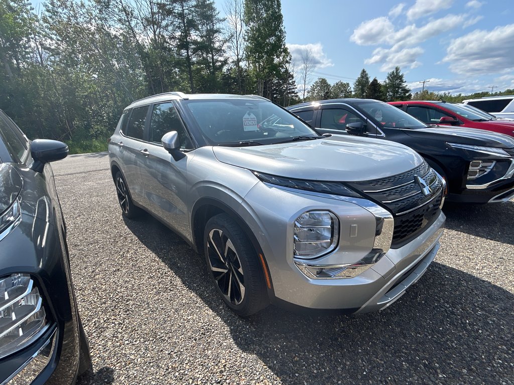 Mitsubishi Outlander LE PREMIUM 2022 à Paspébiac, Québec - 2 - w1024h768px