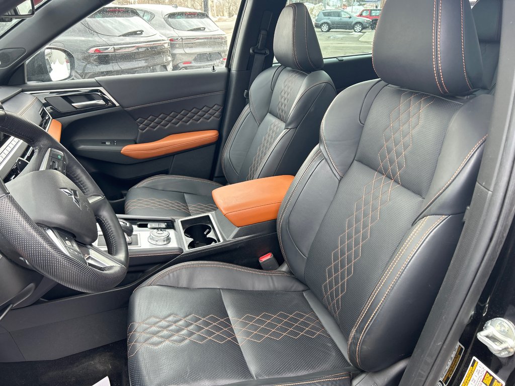 2023 Mitsubishi Outlander GT Premium in Paspébiac, Quebec - 12 - w1024h768px