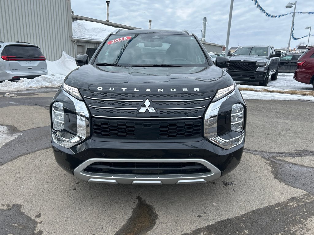 2023 Mitsubishi Outlander GT Premium in Paspébiac, Quebec - 2 - w1024h768px