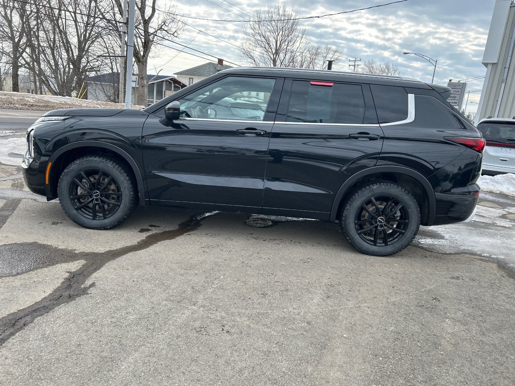 2023 Mitsubishi Outlander GT Premium in Paspébiac, Quebec - 8 - w1024h768px