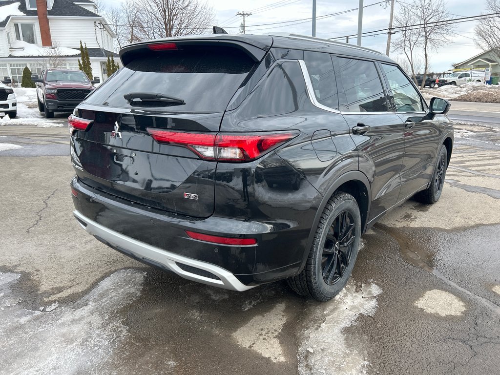 2023 Mitsubishi Outlander GT Premium in Paspébiac, Quebec - 5 - w1024h768px