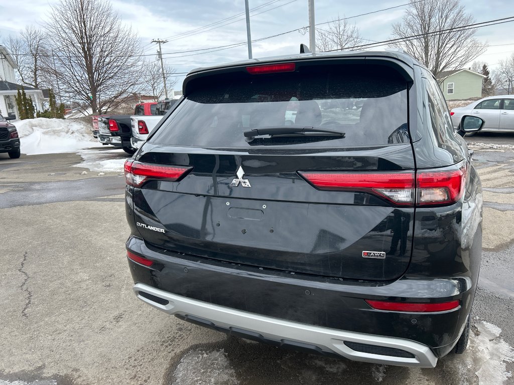 2023 Mitsubishi Outlander GT Premium in Paspébiac, Quebec - 6 - w1024h768px