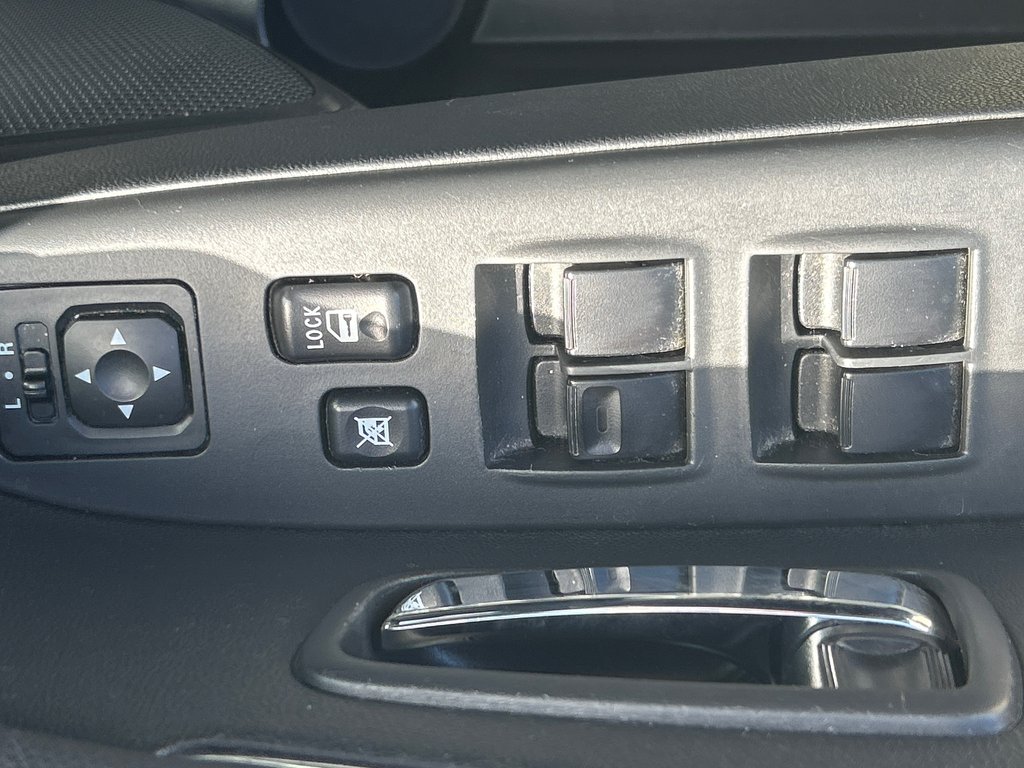 Mitsubishi RVR SE 2023 à Chandler, Québec - 11 - w1024h768px