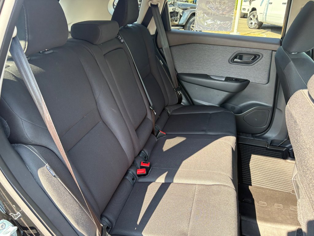 2023 Nissan Rogue S in Chandler, Quebec - 10 - w1024h768px
