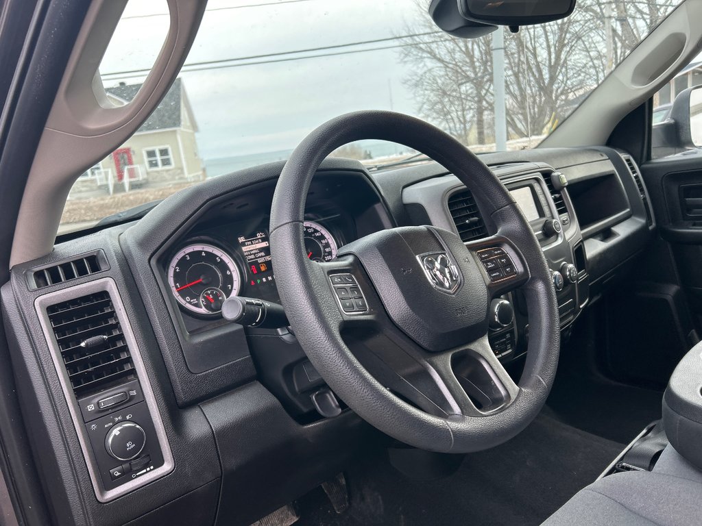 2021 Ram 1500 Classic Tradesman in Paspébiac, Quebec - 11 - w1024h768px