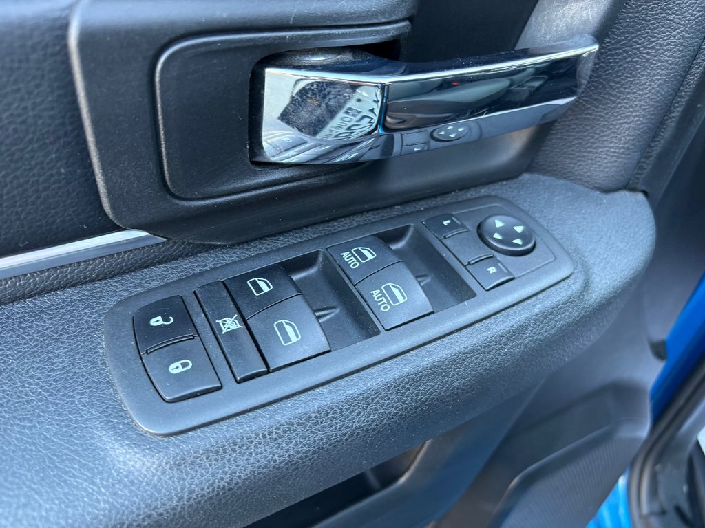 2021 Ram 1500 Classic Warlock in Paspébiac, Quebec - 12 - w1024h768px