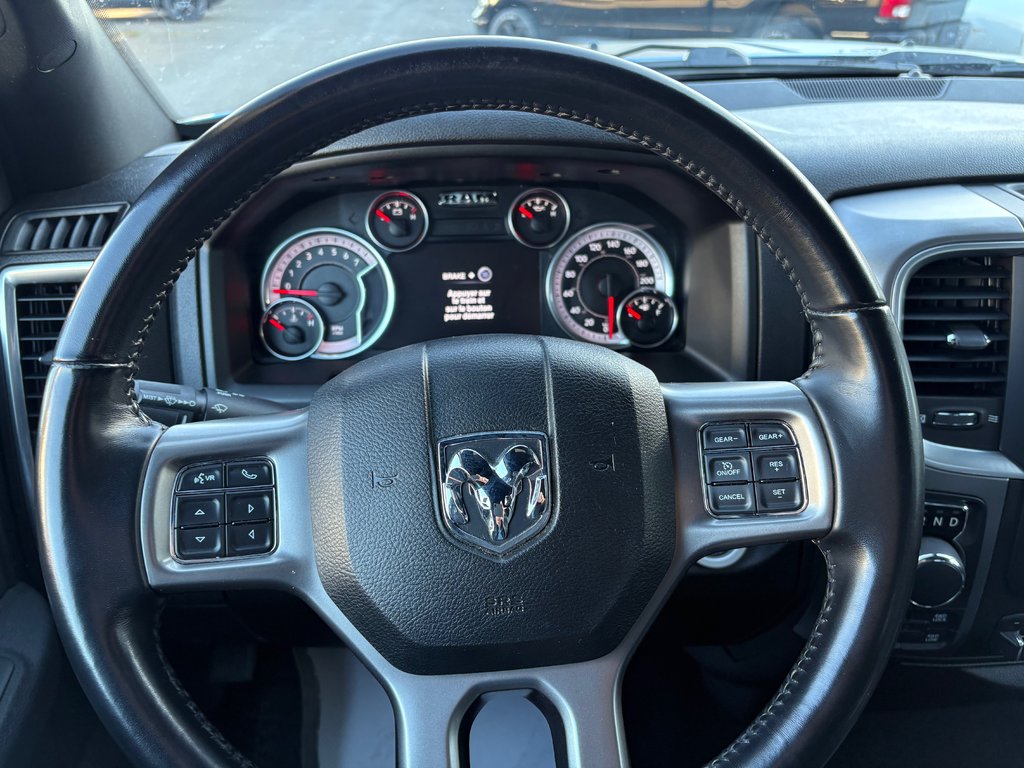 2021 Ram 1500 Classic Warlock in Paspébiac, Quebec - 14 - w1024h768px
