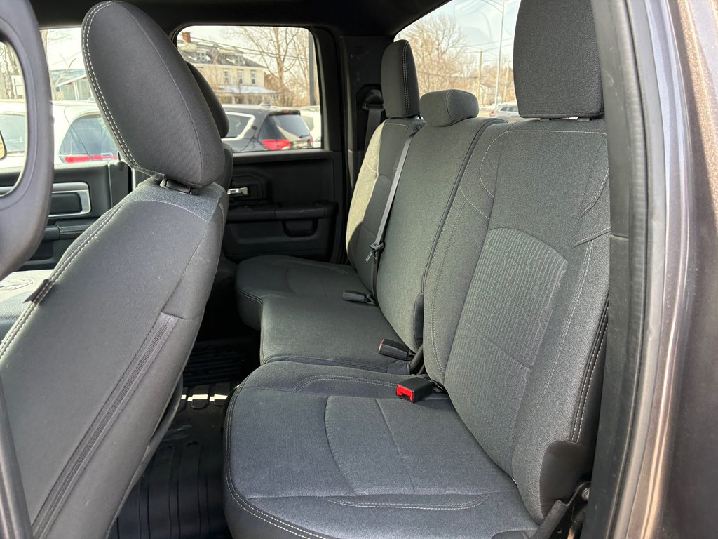 2021 Ram 1500 Classic Warlock in Paspébiac, Quebec - 9 - w1024h768px