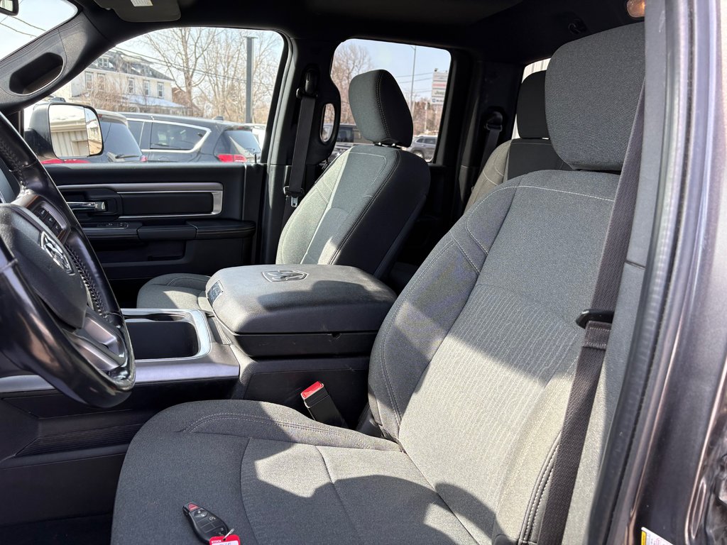 2021 Ram 1500 Classic Warlock in Paspébiac, Quebec - 11 - w1024h768px