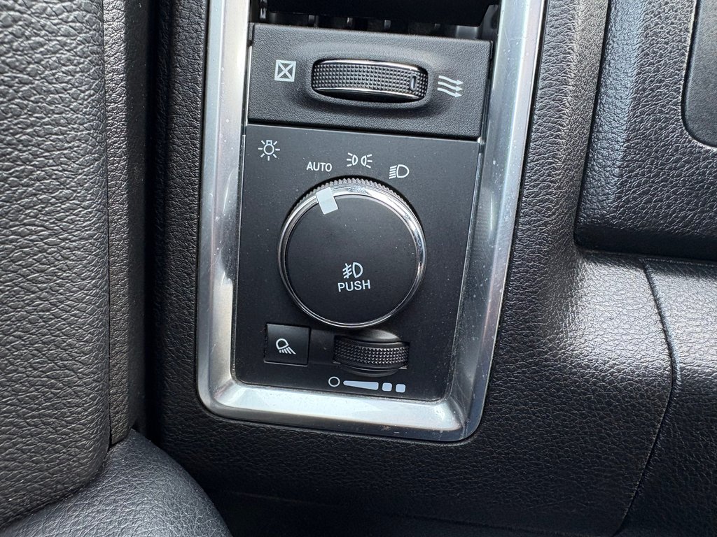 2021 Ram 1500 Classic Warlock in Paspébiac, Quebec - 20 - w1024h768px