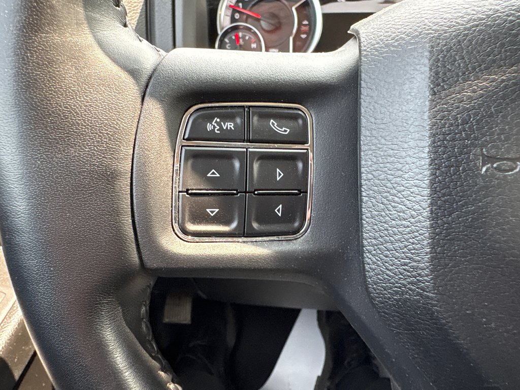2022 Ram 1500 Classic Express in Chandler, Quebec - 16 - w1024h768px