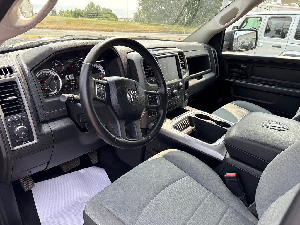 2022 Ram 1500 Classic Express in Chandler, Quebec - 9 - w1024h768px