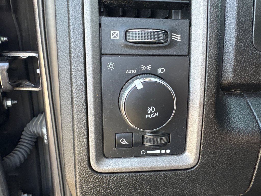 Ram 1500 Classic Express 2022 à Paspébiac, Québec - 21 - w1024h768px