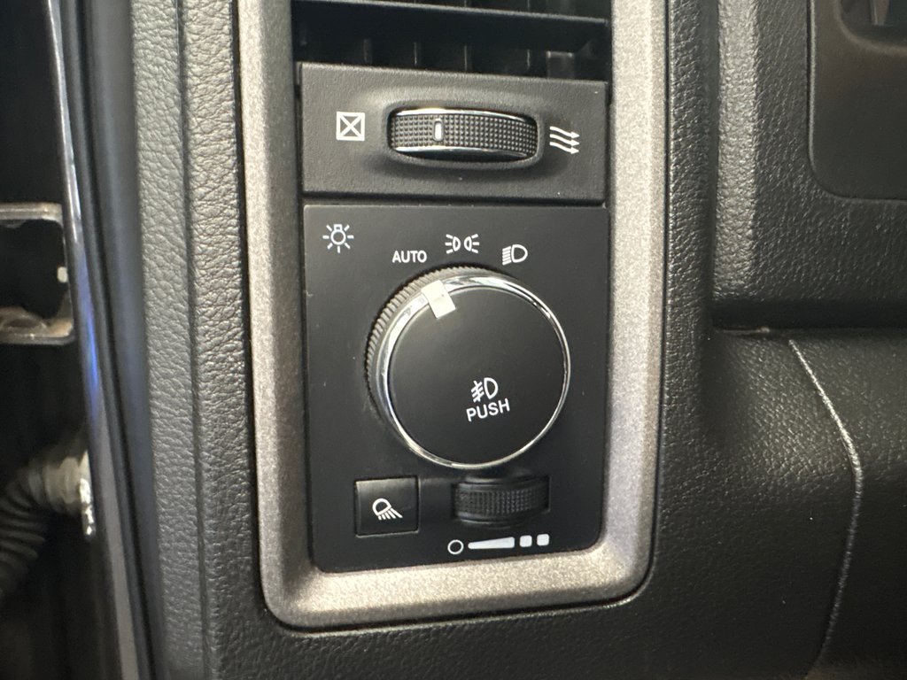 2022 Ram 1500 Classic Express in Paspébiac, Quebec - 20 - w1024h768px