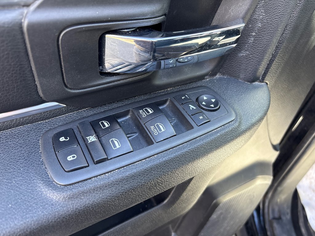 Ram 1500 Classic Warlock 2022 à Paspébiac, Québec - 12 - w1024h768px