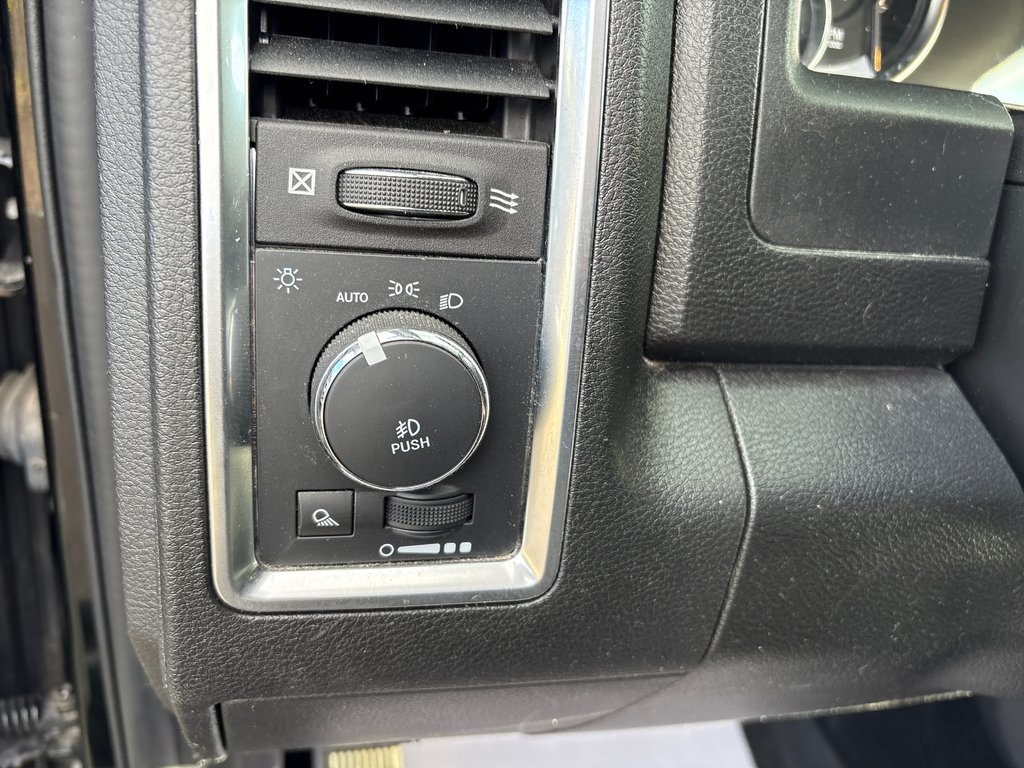 Ram 1500 Classic SLT 2022 à Paspébiac, Québec - 19 - w1024h768px