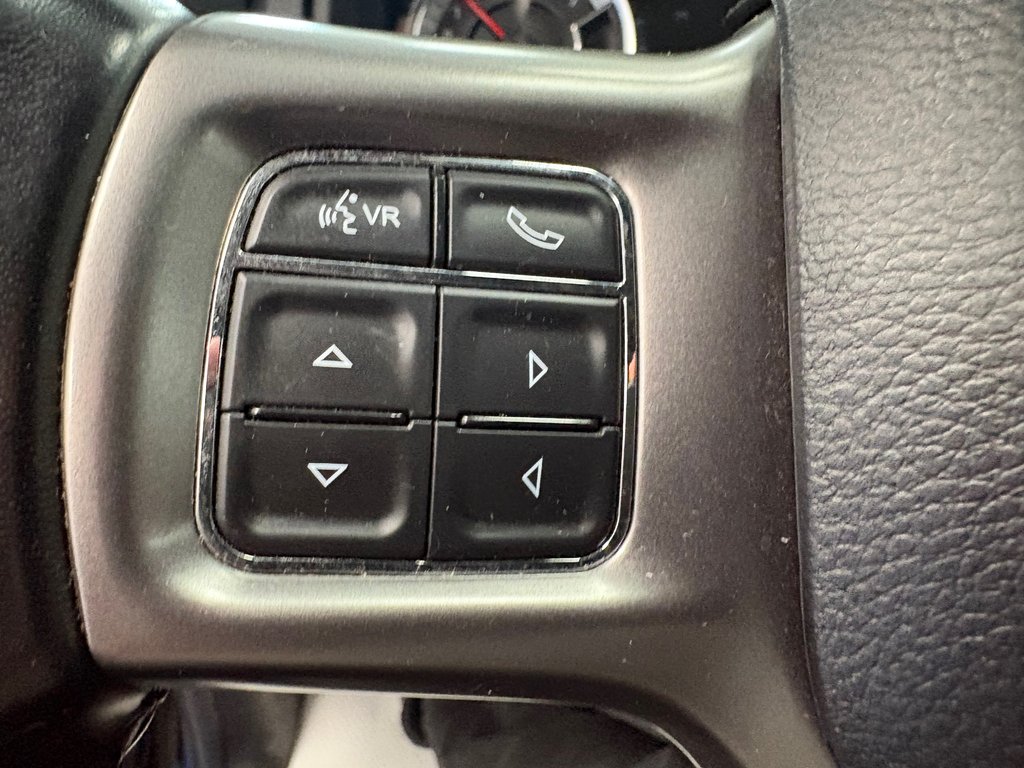2022 Ram 1500 Classic Warlock in Paspébiac, Quebec - 16 - w1024h768px