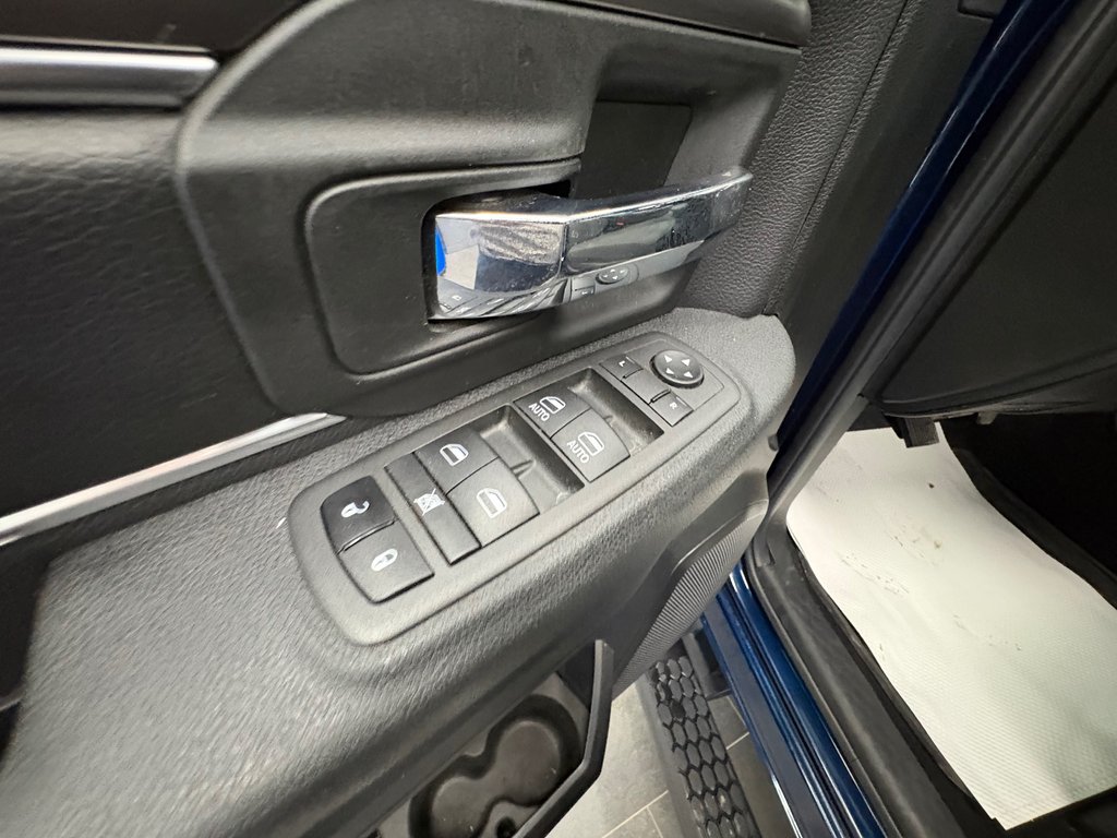 2022 Ram 1500 Classic Warlock in Paspébiac, Quebec - 13 - w1024h768px