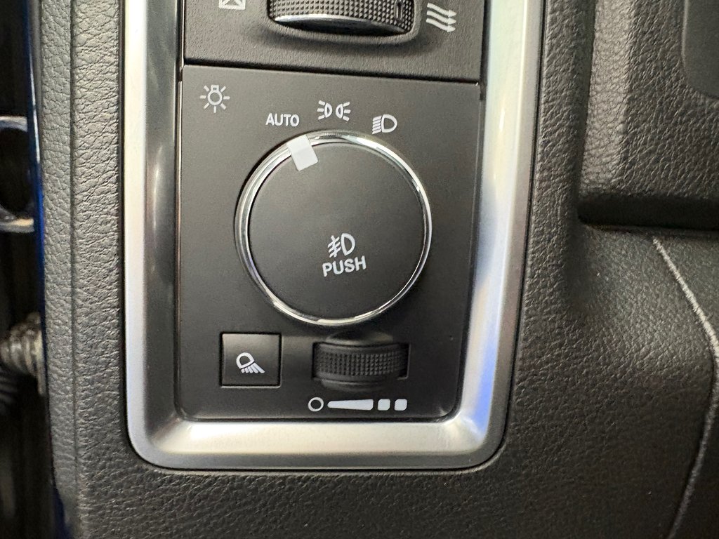 2022 Ram 1500 Classic Warlock in Paspébiac, Quebec - 17 - w1024h768px
