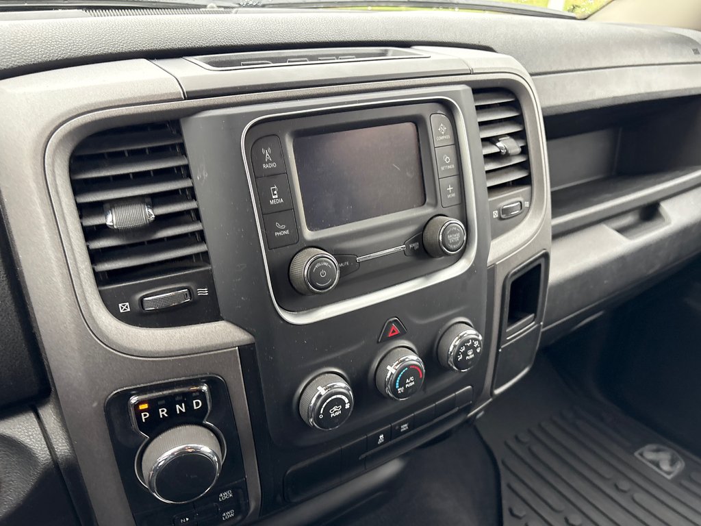 Ram 1500 Classic Tradesman 2023 à Paspébiac, Québec - 17 - w1024h768px