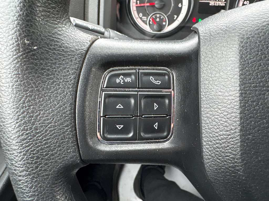 Ram 1500 Classic Tradesman 2023 à Paspébiac, Québec - 15 - w1024h768px