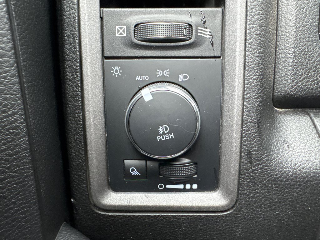 Ram 1500 Classic Tradesman 2023 à Paspébiac, Québec - 16 - w1024h768px