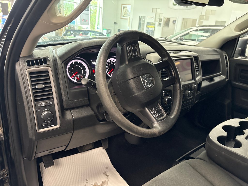 Ram 1500 Classic Express 2023 à Paspébiac, Québec - 10 - w1024h768px