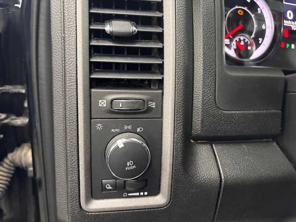 Ram 1500 Classic Express 2023 à Paspébiac, Québec - 18 - w1024h768px