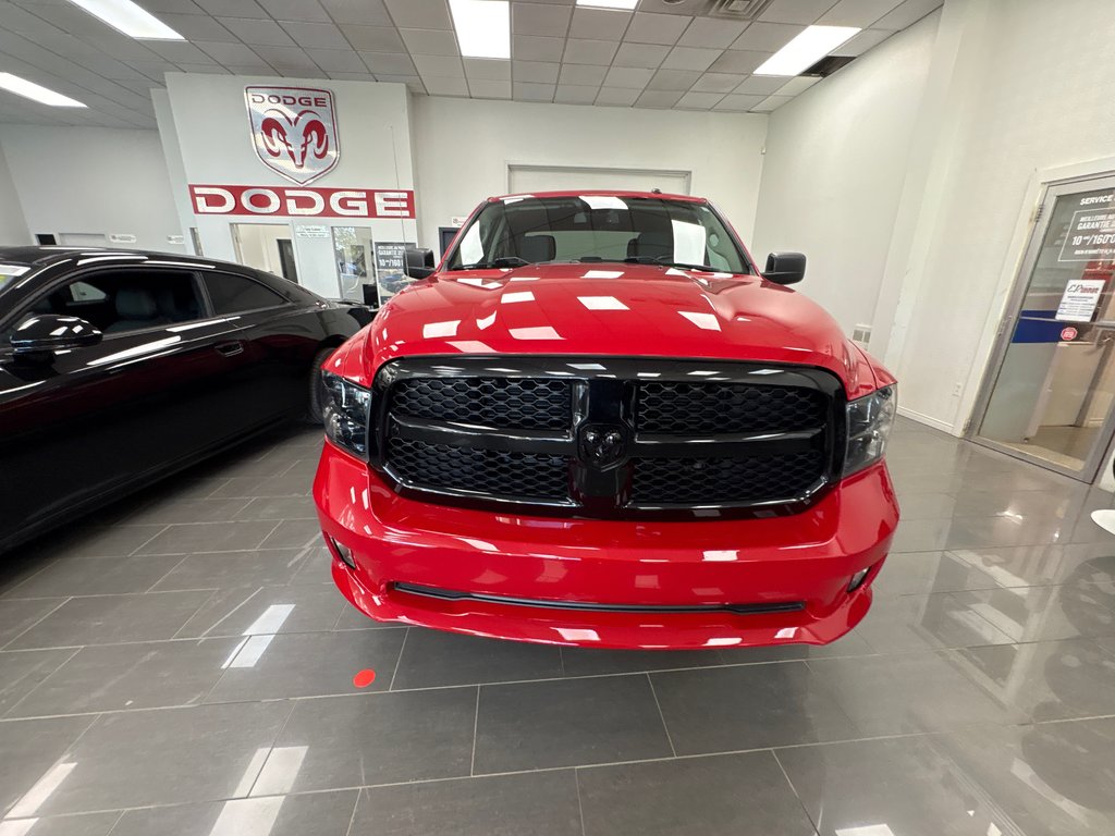 Ram 1500 Classic Express 2023 à Paspébiac, Québec - 2 - w1024h768px