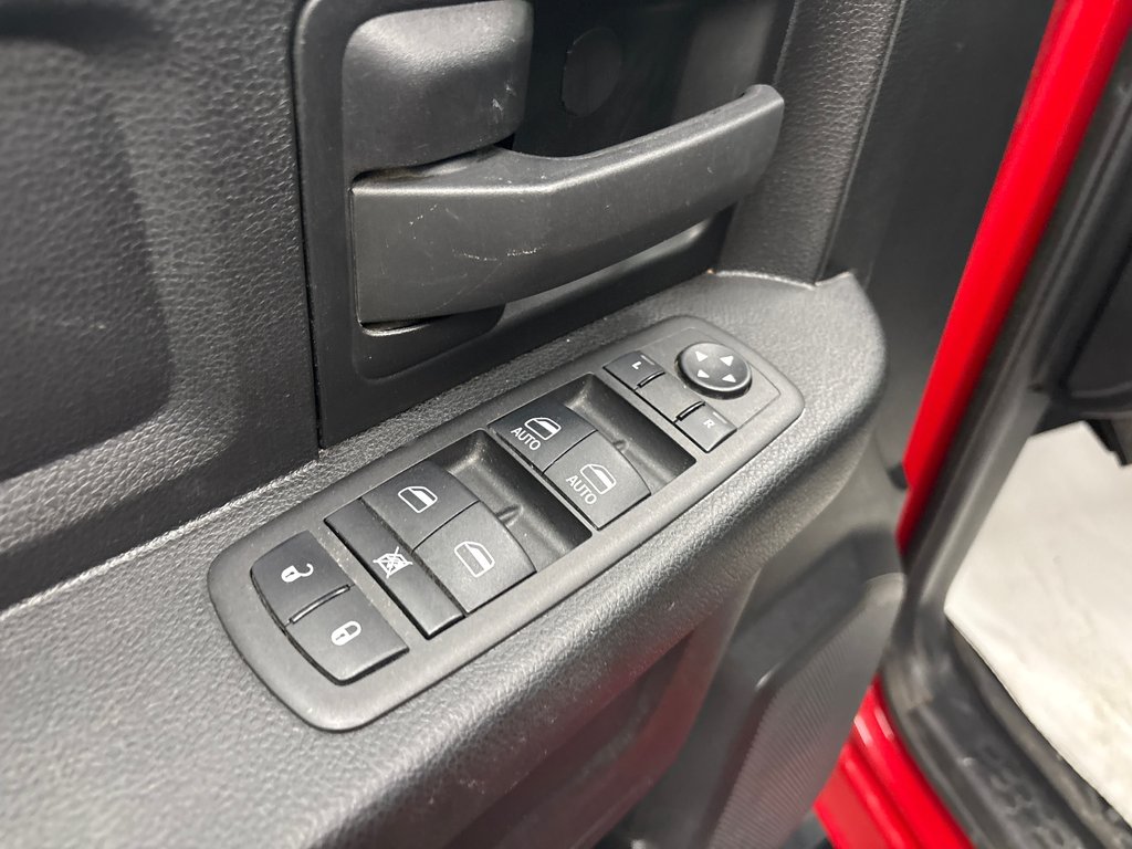 Ram 1500 Classic Express 2023 à Paspébiac, Québec - 12 - w1024h768px