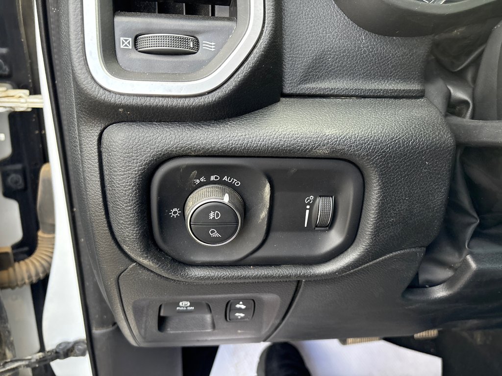 Ram 1500 Big Horn 2022 à Paspébiac, Québec - 14 - w1024h768px
