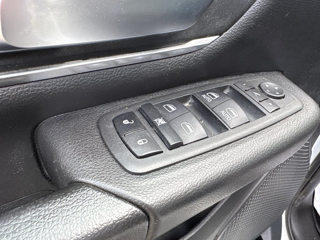 Ram 1500 Big Horn 2022 à Paspébiac, Québec - 13 - w1024h768px